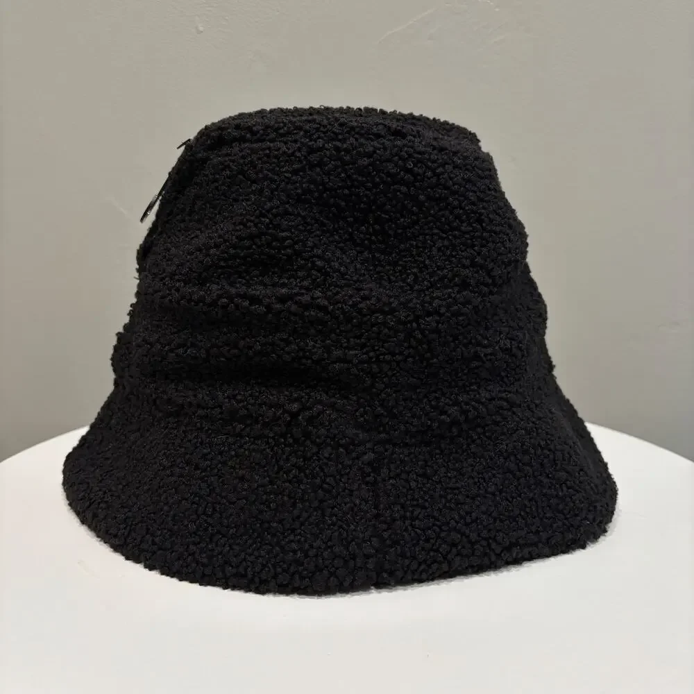 NWT UGG Reversible Faux Fur Sherpa Bucket Hat Black - Size: L / XL
